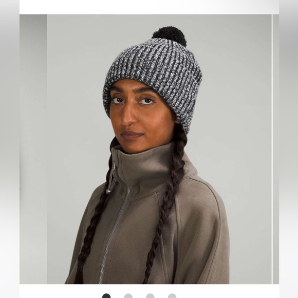 Lululemon Womens Textured Fleece-Lined Knit Beanie
Black / Grey / White / Black